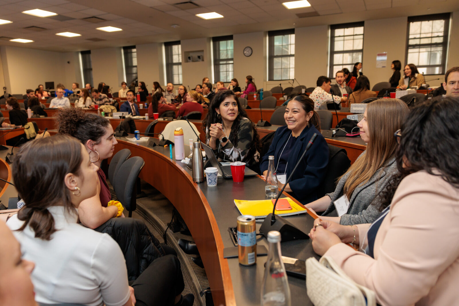Alumni and Fellows chat between sessions.